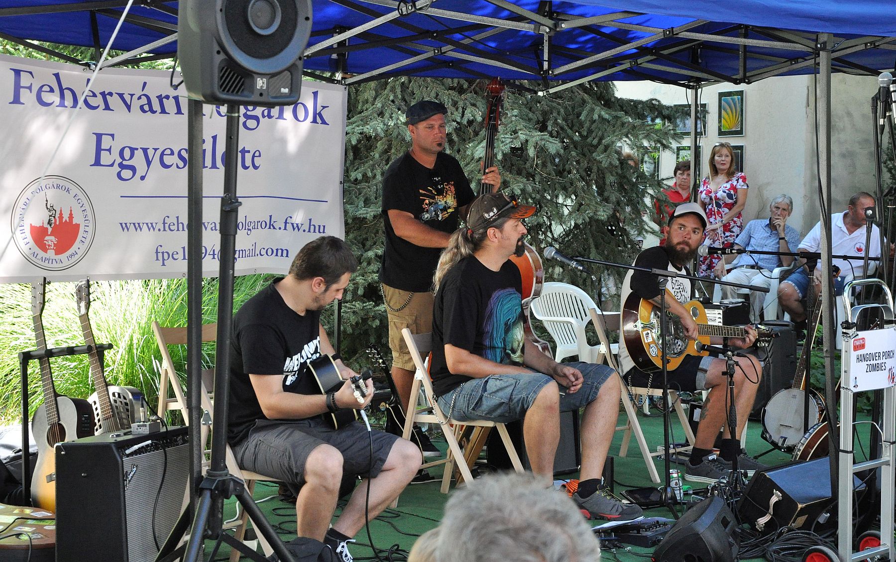 Zenélő Kultúr Udvar vasárnap az Oskola utcában